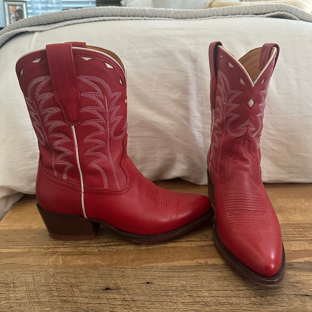 Like New Cherry Red Tecovas